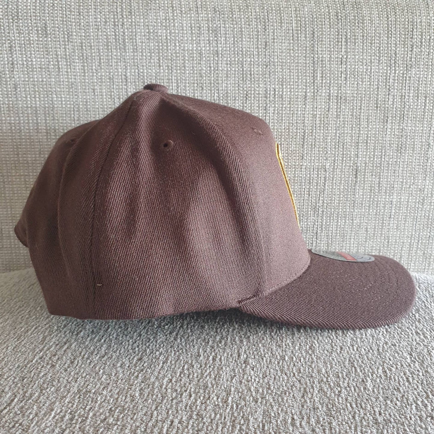 MITCHELL & NESS NETS SNAPBACK - BROWN/GOLD