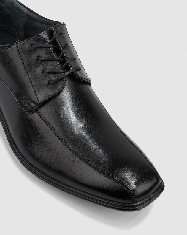 HUSH PUPPIES CAREY LEATHER LACE UP SHOE - BLACK