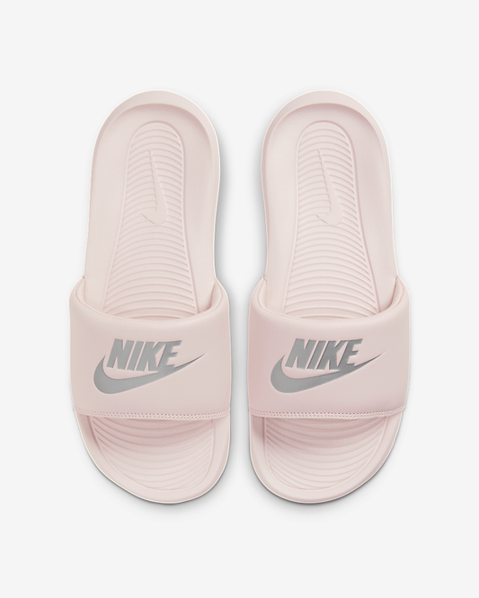 NIKE WOMENS VICTORI ONE SLIDE - Barely Rose/Barely Rose/Metallic Silver