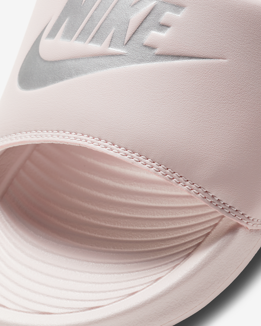 NIKE WOMENS VICTORI ONE SLIDE - Barely Rose/Barely Rose/Metallic Silver