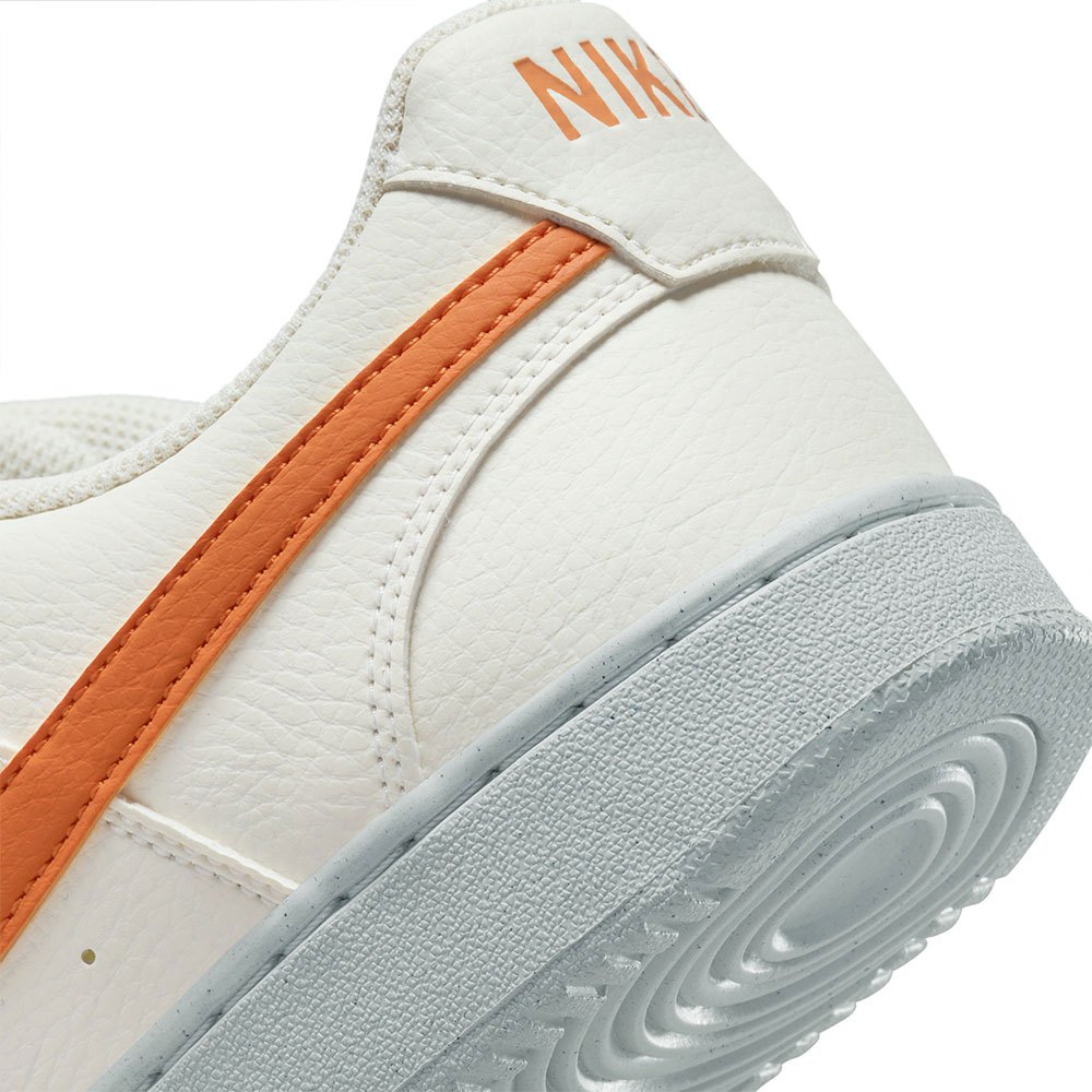 NIKE COURT VISION LO NN - SAIL/HOT CURRY-SAIL